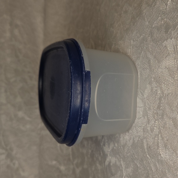 Tupperware: Container with Lid - Picture 2 of 6